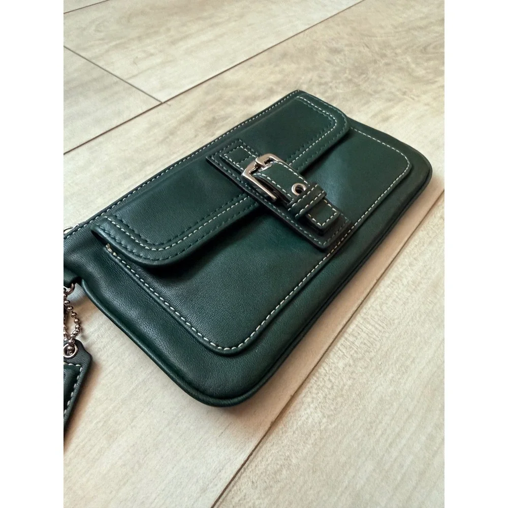 Coach Soho RARE Green Leather Vintage Y2K Soho Wristlet Clutch Bag Hangtag 00s